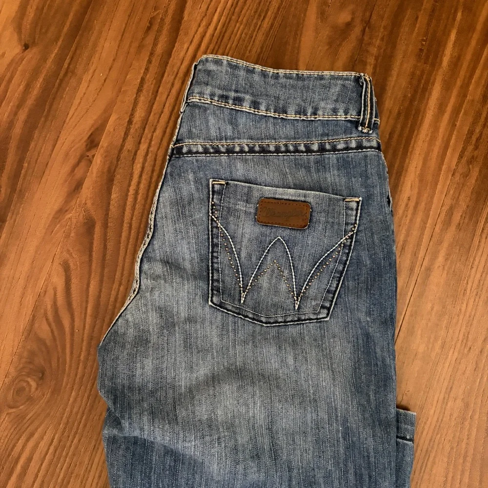 Wrangler low rise medium wash denim jeans - Picture 11 of 12